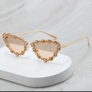 💥FREE with 3/$30 BUNDLE💥 Gold Embellished Sunglasses